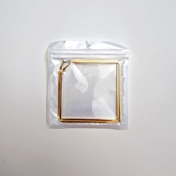 3/$15 - Geometric Hoop Earring - Picture 5 of 5